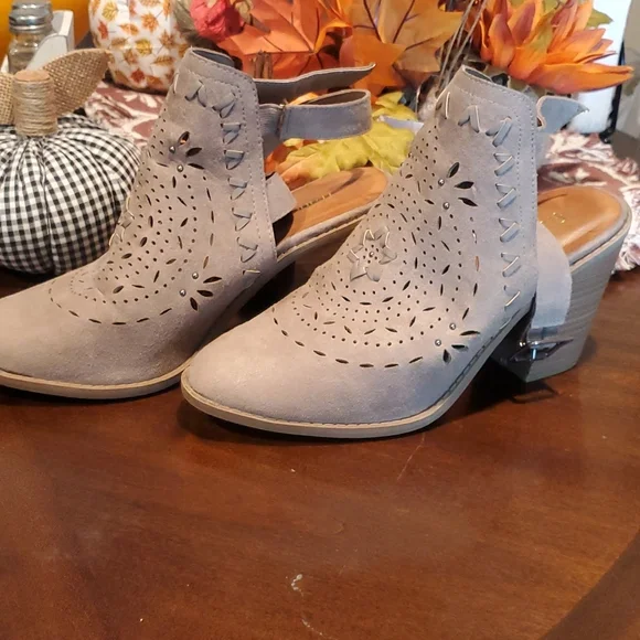 🌻Francesca's Open-heel Booties 🌻 - Picture 2 of 6